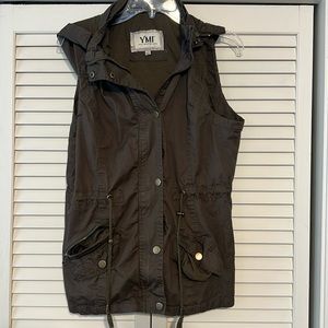 YMI Sz L Hooded Vest